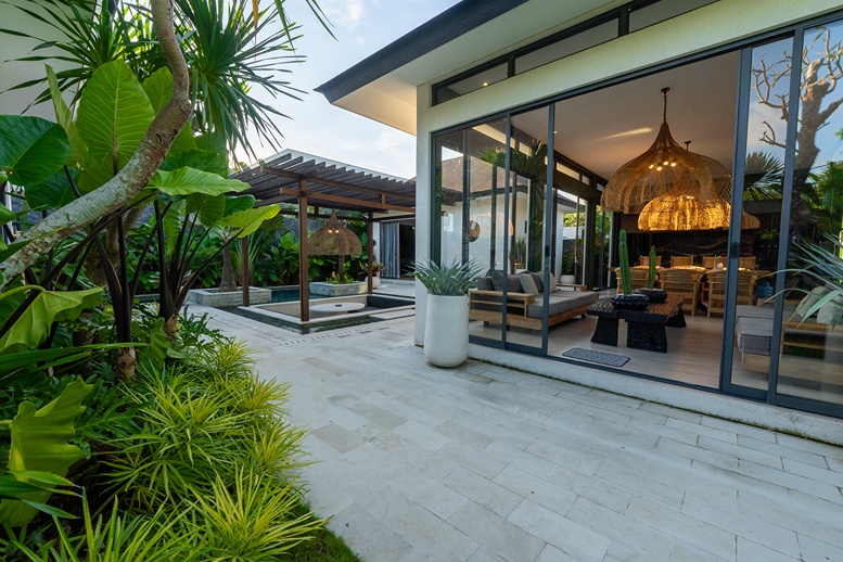 3 BEDROOM Villa Le Cat House in Ungasan (VLUGS015A)